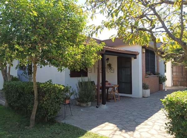 casa indipendente in vendita ad Ardea in zona Nuova Florida