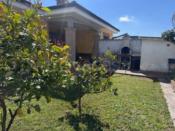 casa indipendente in vendita ad Ardea in zona Nuova Florida