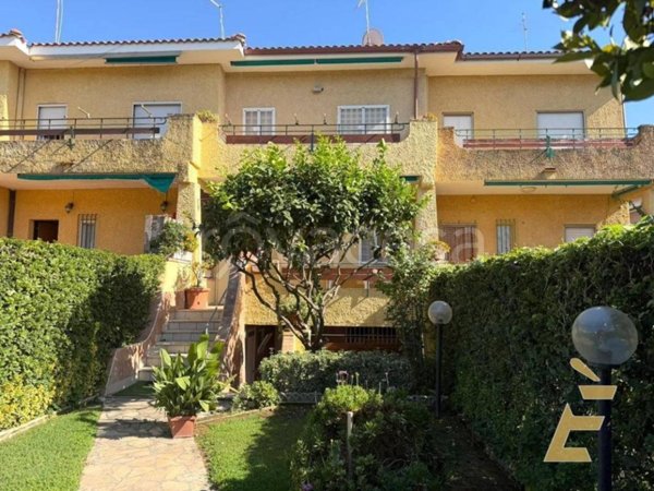 casa indipendente in vendita ad Ardea in zona Marina di Ardea