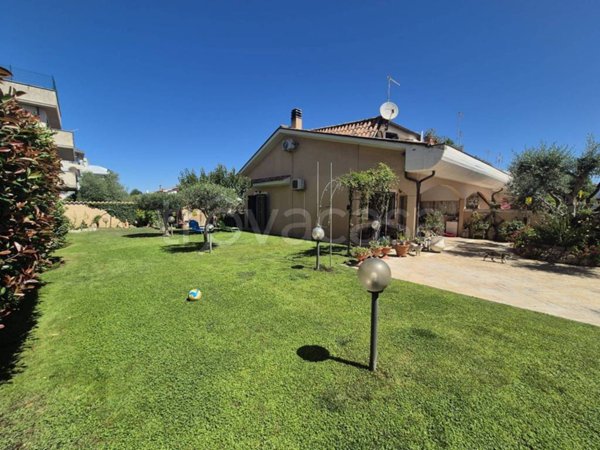 casa indipendente in vendita ad Ardea in zona Marina di Ardea