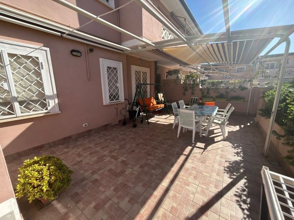 appartamento in vendita ad Ardea in zona Marina di Ardea