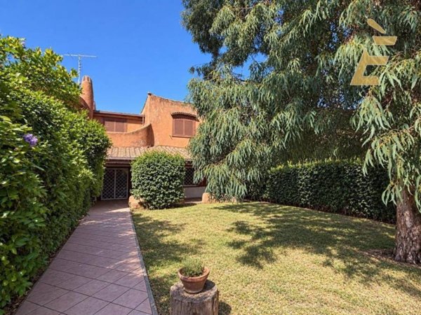 casa indipendente in vendita ad Ardea in zona Colle Romito