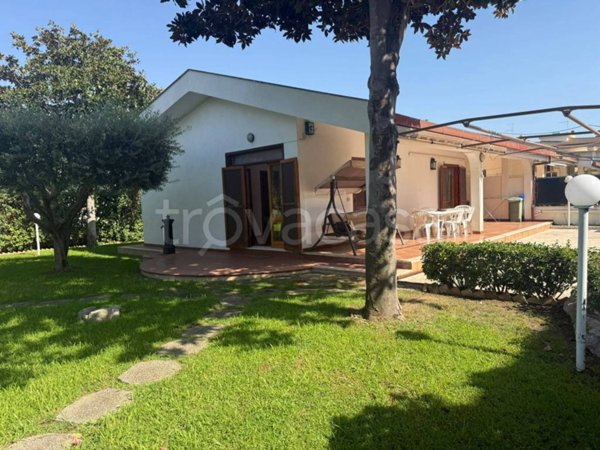 casa indipendente in vendita ad Ardea in zona Marina di Ardea
