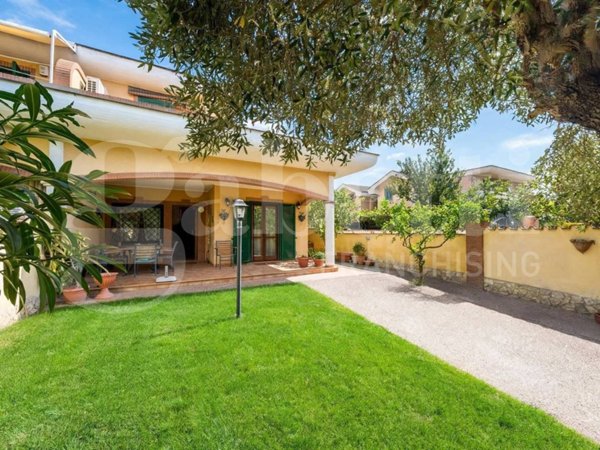 casa indipendente in vendita ad Ardea in zona Marina di Ardea