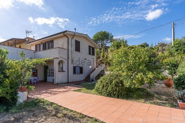 casa indipendente in vendita ad Ardea in zona Montagnano