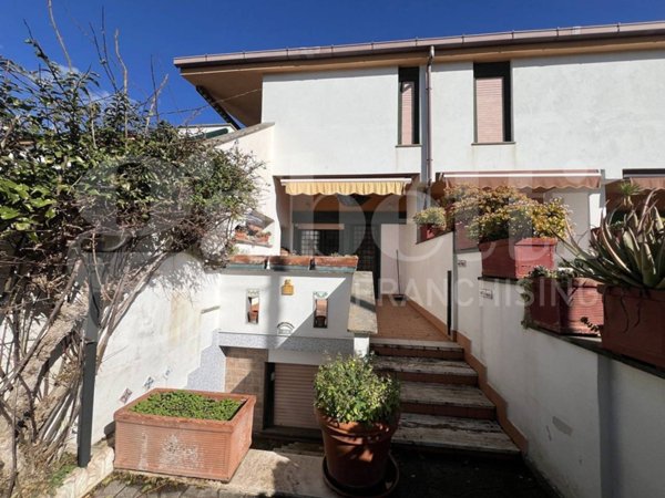 appartamento in vendita ad Ardea in zona Marina di Ardea