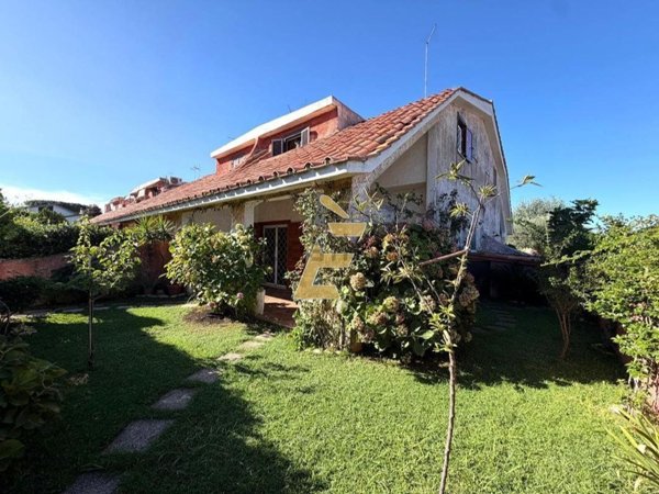 casa indipendente in vendita ad Ardea in zona Colle Romito