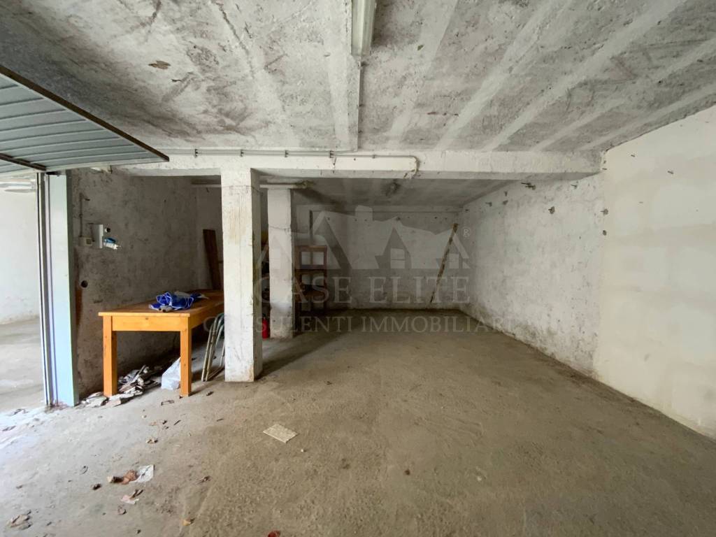 box auto in vendita ad Ardea