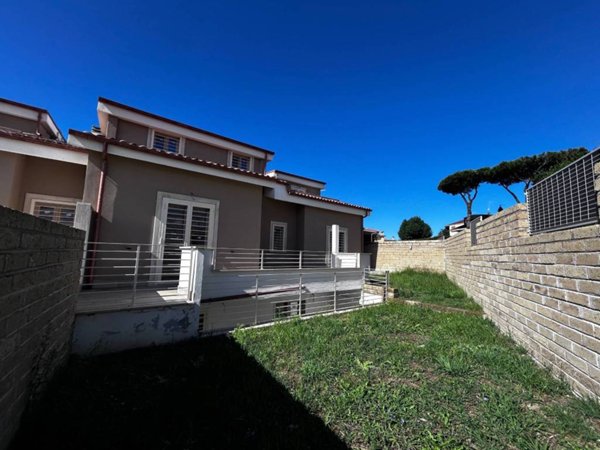 casa indipendente in vendita ad Ardea in zona Nuova California