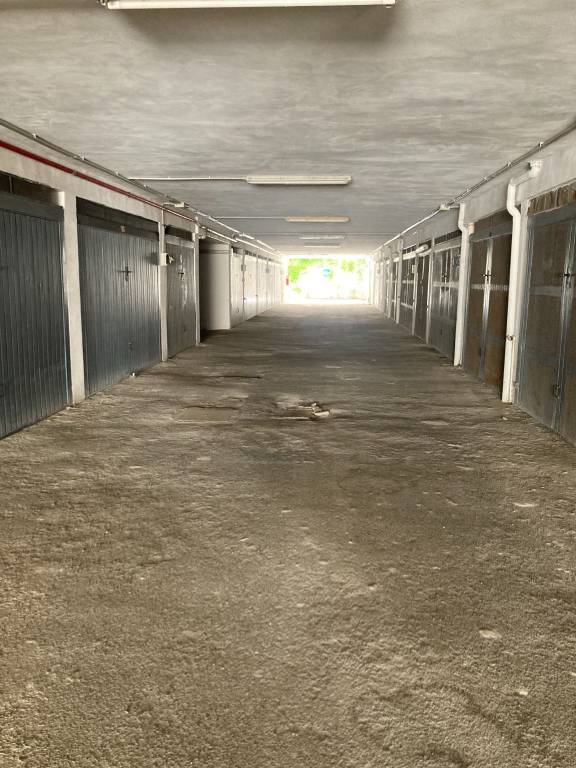 box auto in vendita ad Ardea in zona Marina di Ardea