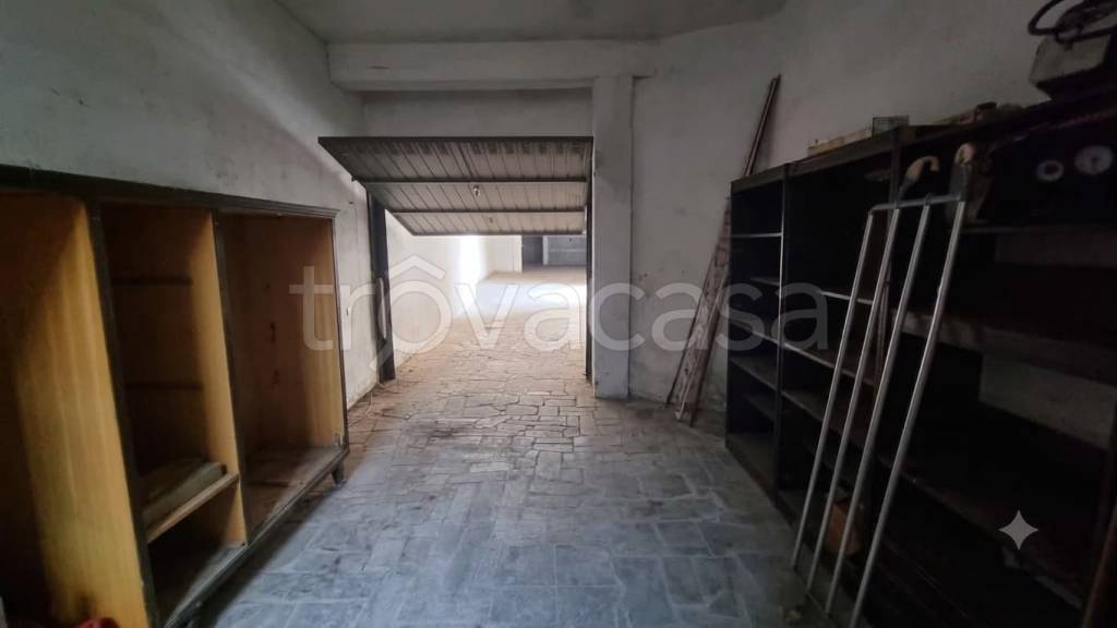 box auto in vendita ad Ardea