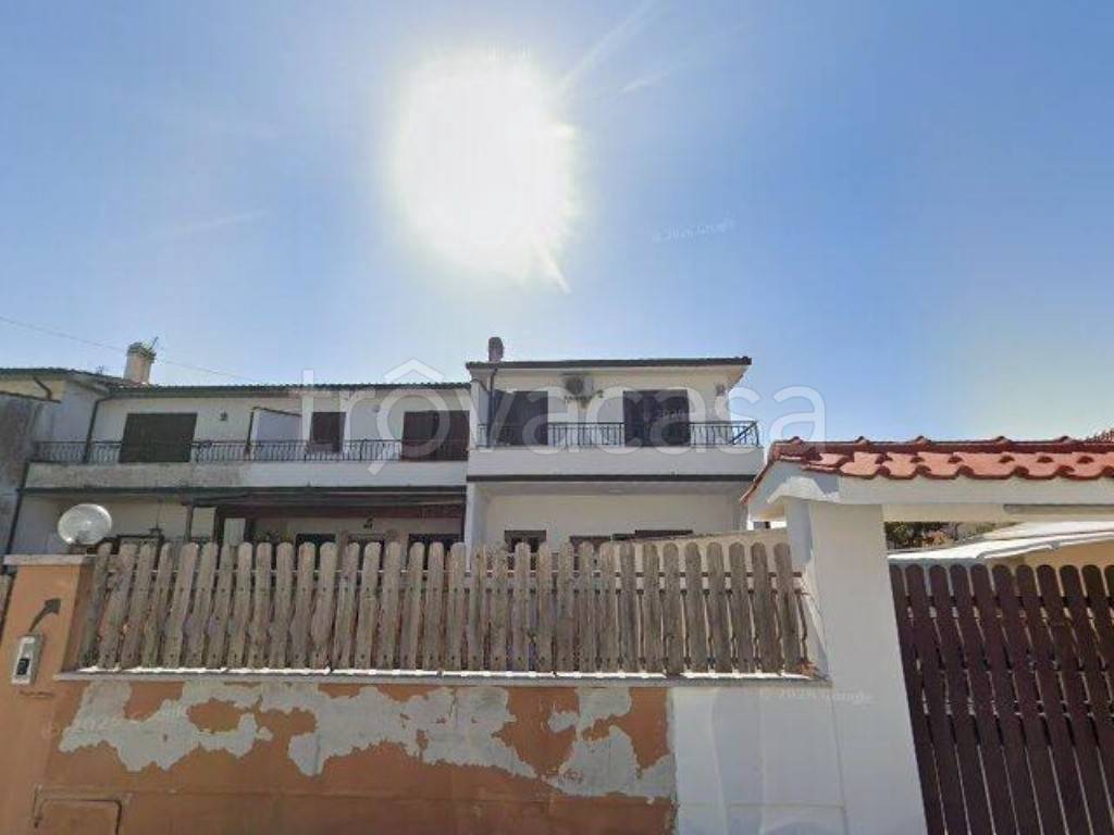 casa indipendente in vendita ad Ardea in zona Colle Romito