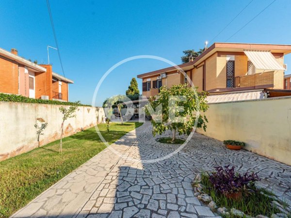 casa indipendente in vendita ad Ardea in zona Colle Romito