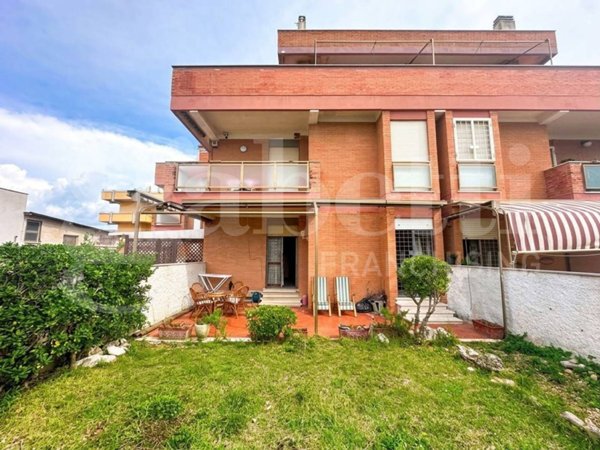 appartamento in vendita ad Ardea in zona Marina di Ardea
