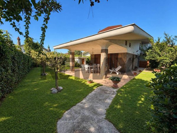 casa indipendente in vendita ad Ardea in zona Nuova California