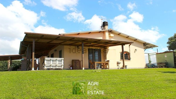 casa indipendente in vendita ad Ardea in zona Montagnano