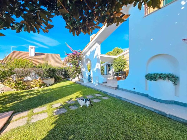 casa indipendente in vendita ad Ardea in zona Nuova California