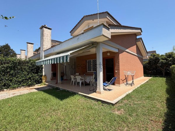 casa indipendente in vendita ad Ardea in zona Colle Romito