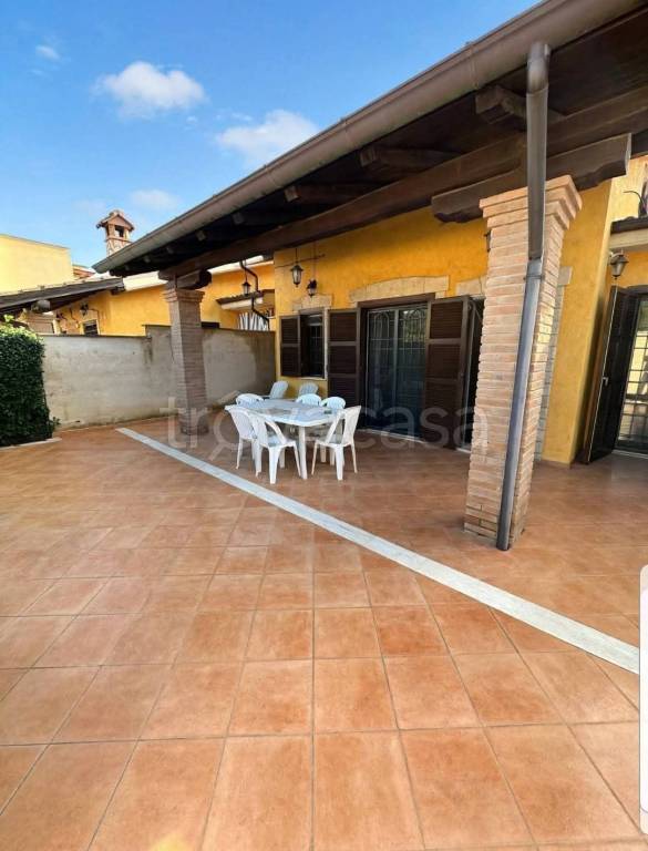 casa indipendente in vendita ad Ardea in zona Lido dei Pini