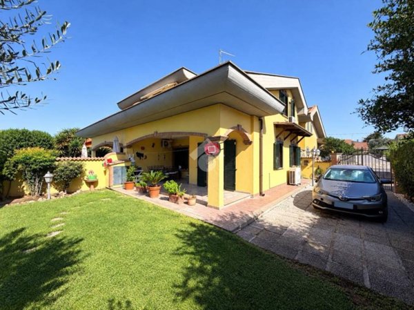 casa indipendente in vendita ad Ardea in zona Marina di Ardea