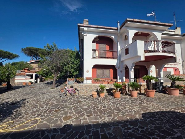 casa indipendente in vendita ad Ardea in zona Colle Romito