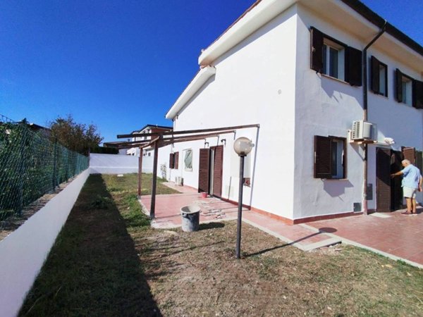 casa indipendente in vendita ad Ardea in zona Nuova Florida