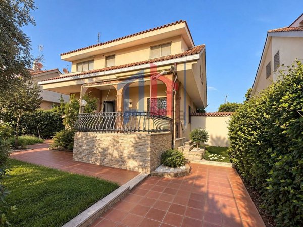 casa indipendente in vendita ad Ardea in zona Colle Romito