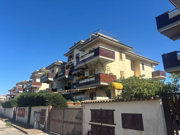 appartamento in vendita ad Ardea in zona Marina di Ardea