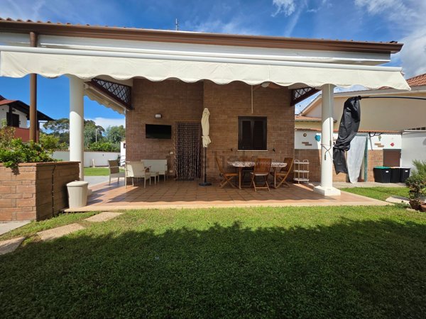 casa indipendente in vendita ad Ardea in zona Colle Romito
