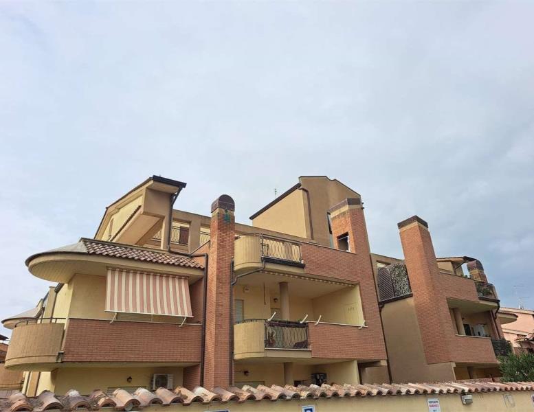 appartamento in vendita ad Ardea in zona Marina di Ardea