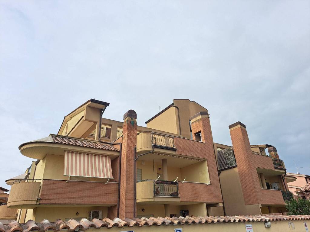 appartamento in vendita ad Ardea in zona Marina di Ardea