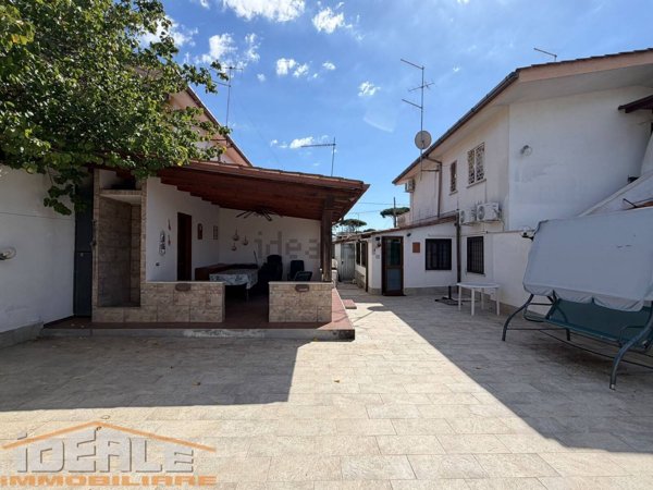 appartamento in vendita ad Ardea in zona Lido dei Pini