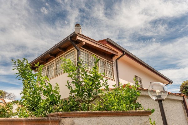 casa indipendente in vendita ad Ardea in zona Colle Romito