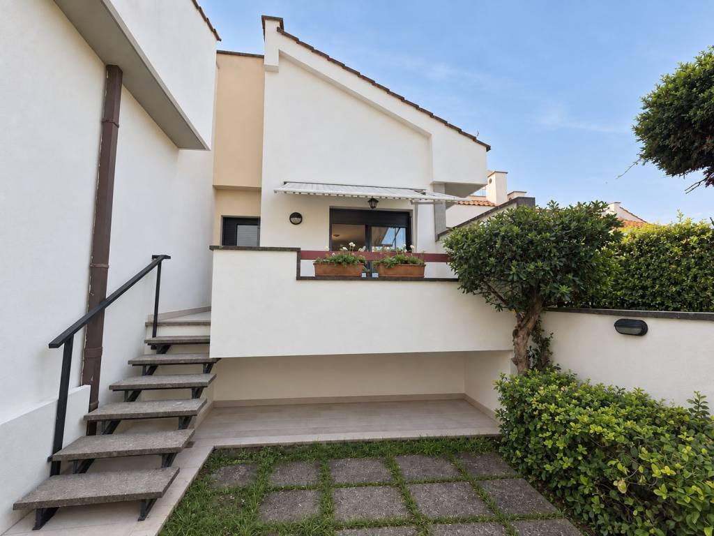 casa indipendente in vendita ad Ardea in zona Colle Romito