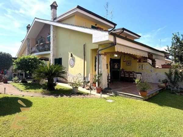 casa indipendente in vendita ad Ardea in zona Colle Romito