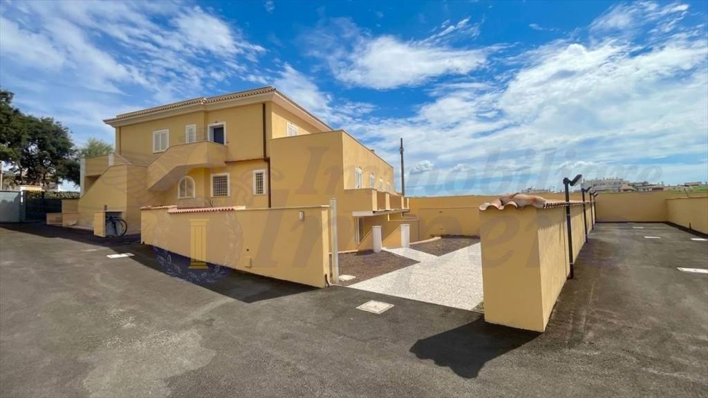 appartamento in vendita ad Ardea in zona Marina di Ardea