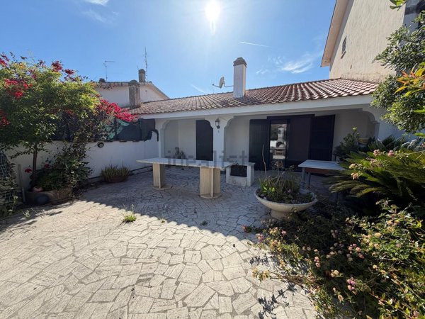 casa indipendente in vendita ad Ardea in zona Nuova Florida