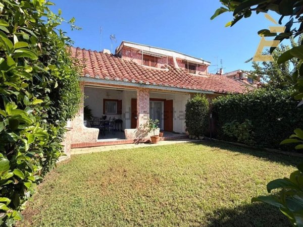 casa indipendente in vendita ad Ardea in zona Colle Romito