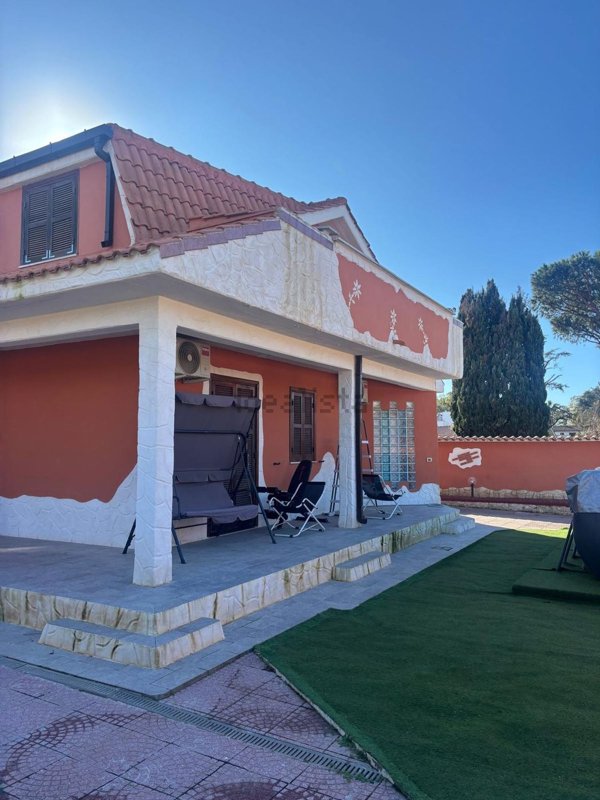 casa indipendente in vendita ad Ardea in zona Colle Romito