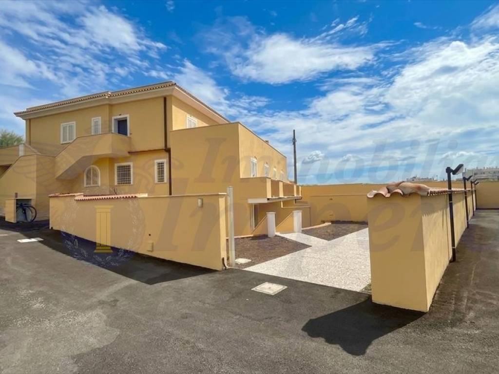 appartamento in vendita ad Ardea in zona Marina di Ardea