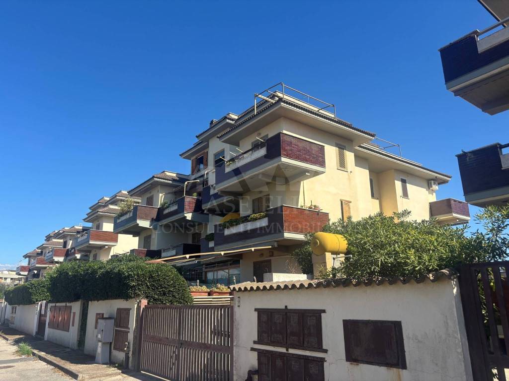 appartamento in vendita ad Ardea in zona Marina di Ardea