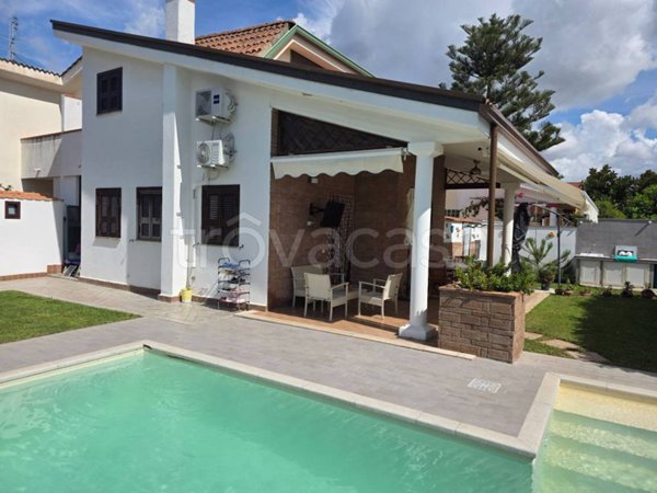 casa indipendente in vendita ad Ardea in zona Colle Romito
