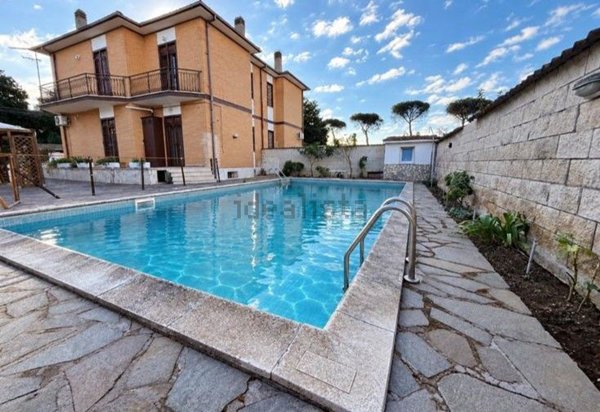 casa indipendente in vendita ad Ardea in zona Colle Romito