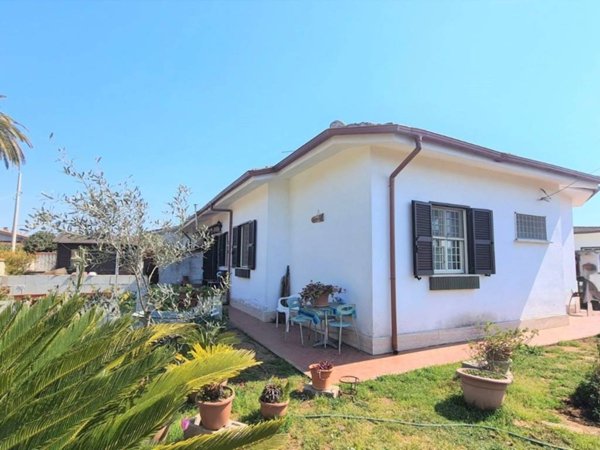 casa indipendente in vendita ad Ardea in zona Colle Romito