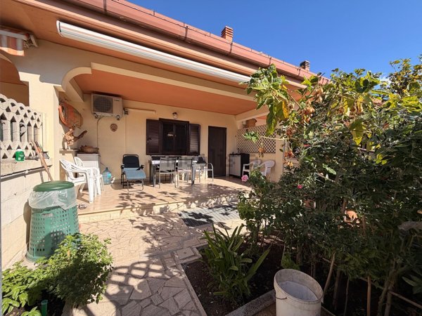 casa indipendente in vendita ad Ardea in zona Nuova California