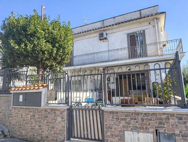 appartamento in vendita ad Ardea in zona Marina di Ardea