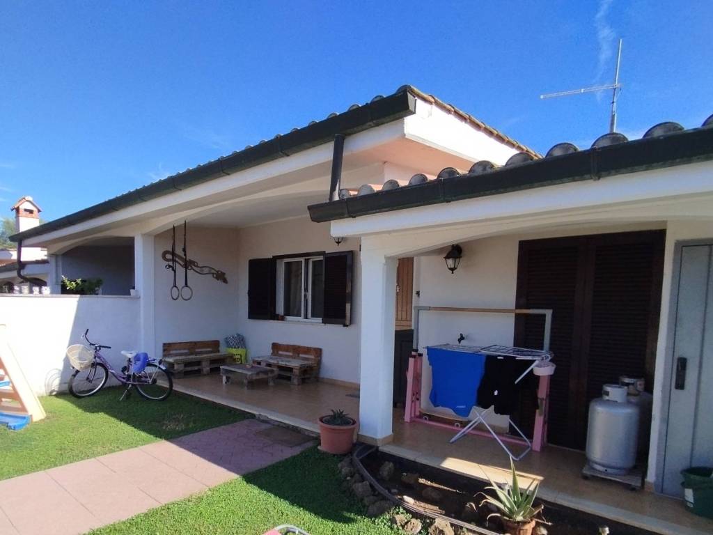 casa indipendente in vendita ad Ardea in zona Nuova Florida