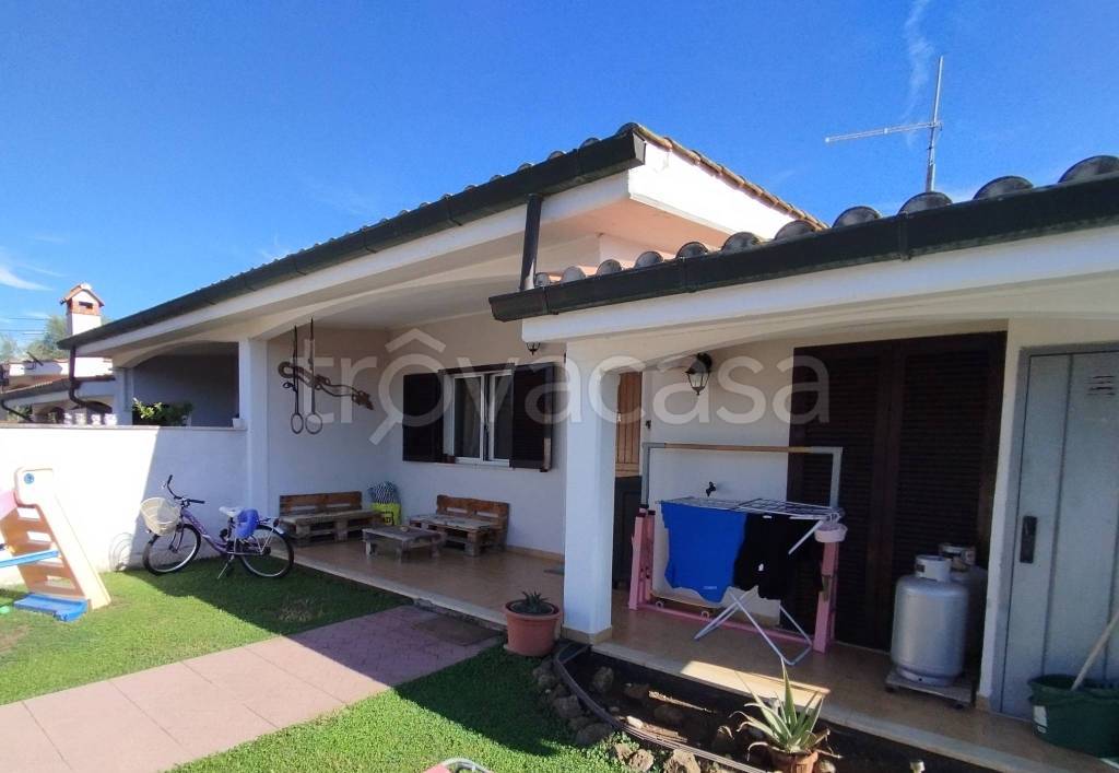 casa indipendente in vendita ad Ardea in zona Nuova Florida