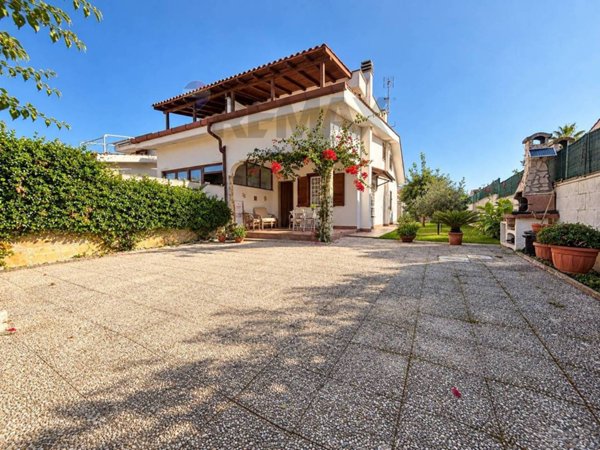 casa indipendente in vendita ad Ardea in zona Nuova California