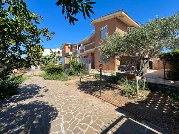 appartamento in vendita ad Ardea in zona Marina di Ardea